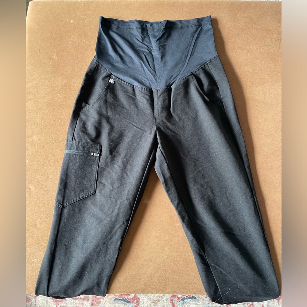 Figs maternity jogger scrubs. Size S